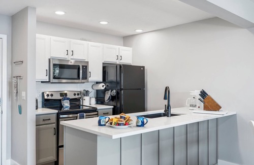 Kimberling City Condo | Table Rock Shoreline Steps Away, Newly Renovated Condo, Community Pool!