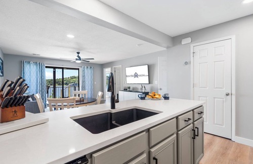 Kimberling City Condo | Table Rock Shoreline Steps Away, Newly Renovated Condo, Community Pool!