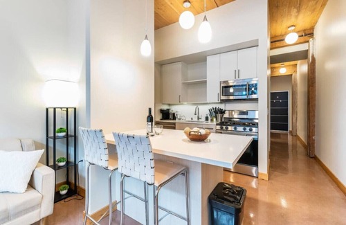 New Tacoma Apartment | Tacoma - Lux Modern 1BR 1BA Fit for Long Stays-28