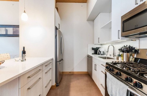 New Tacoma Apartment | Tacoma - Lux Modern 1BR 1BA Fit for Long Stays-28
