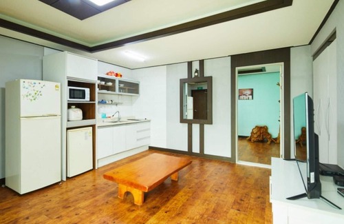 Kkotchi House | Taean Badayeohaeng Pension
