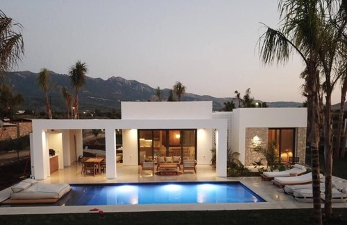 Tingaki Villa | Taf Boutique Beachfront 2 bedroom Villa