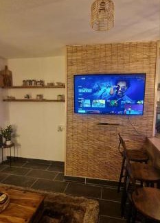 Gabalfa Apartment | Taff Cottage - Cosy home away home