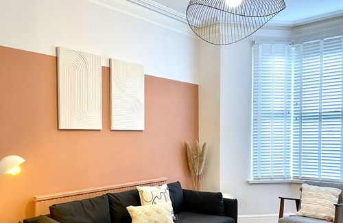 Grangetown House | Taffs Mead House - City Centre Location - Great Access to Cardiff