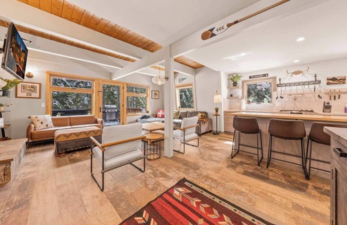 Talmont House | Tahoe City Retreat - For 8!