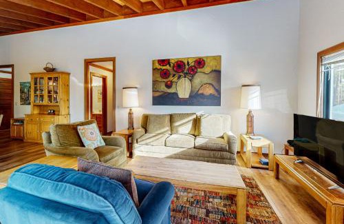 Lake Forest Apartment | Tahoe City Retreat