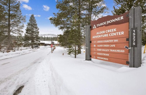 Truckee Condo | Tahoe Donner Snowpeak Loft #401