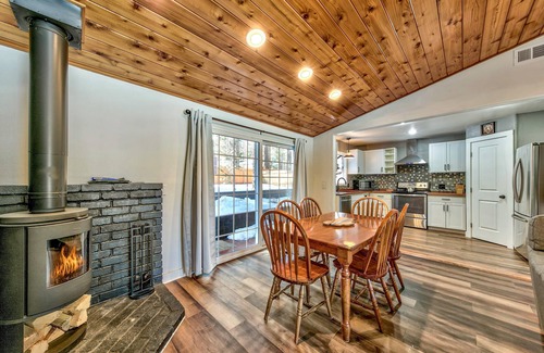 Black Bart House | Tahoe Mtn- 3BR, 2BA, Spa, 10 Min to Ski, Pets OK