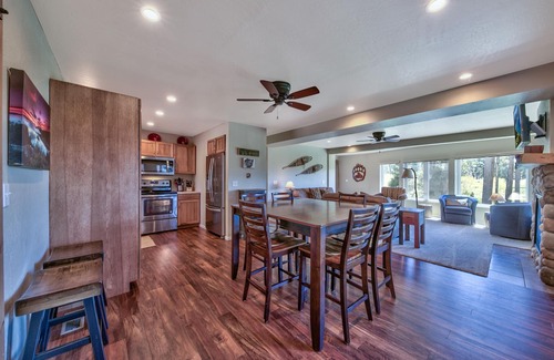 Al Tahoe House | Tahoe Retreat on the Meadow-Hot Tub, Views, A/C