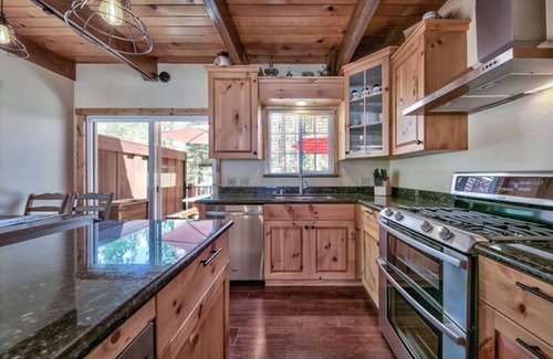 Country Club Estates Cabin | Tahoe Townie - Cozy Cabin in South Lake Tahoe!