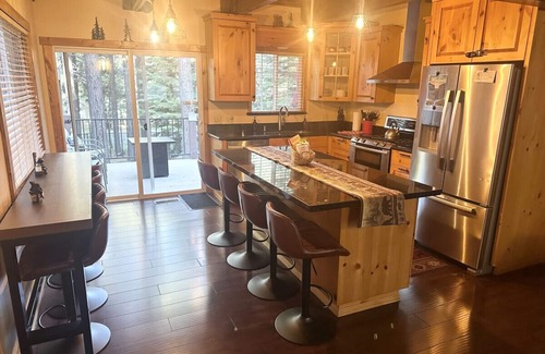 Country Club Estates Cabin | Tahoe Townie - Cozy Cabin in South Lake Tahoe!