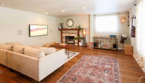 Upper Kingsbury House | Tahoe Trail Retreat - Steps from the TRT