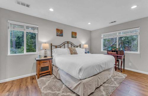 Tahoma House | Tahoma Family Getaway with Bocce Ball & BBQ Grill