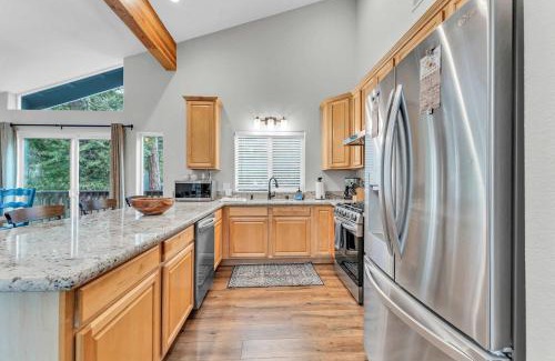 Tahoma House | Tahoma Family Getaway with Bocce Ball & BBQ Grill
