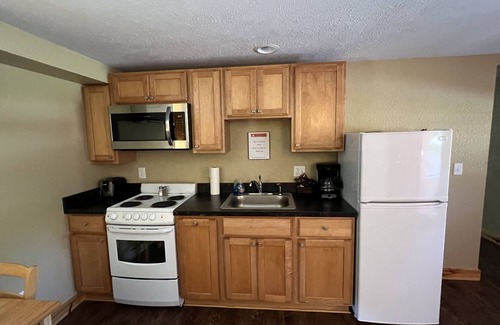 Paradise Hotel | Tahquamenon Suites Lodging - One-Bedroom Suite # 2