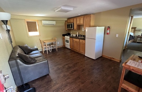 Paradise Hotel | Tahquamenon Suites Lodging - One-Bedroom Suite # 2