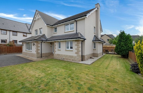 South Galson Villa | Taigh d'Luxe - Classic elegance meets modern chic in stunning spacious villa