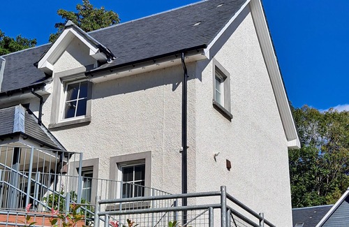 Killin Cottage | TAIGH GEAL, family friendly, with a garden in Killin