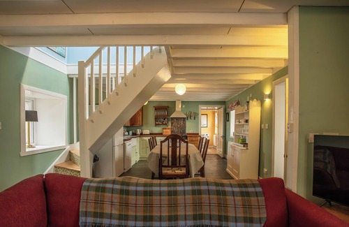 Baleshare Cottage | TAIGH PHINC, pet friendly, with a garden in Lochmaddy, North Uist