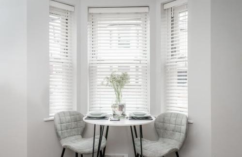 Cambridge Apartment | Tailored Stays - Central Cambridge Studios, Free Parking