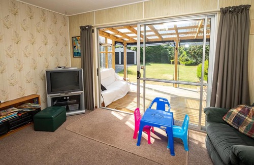 Te Anau House | Takahe Cabin - Te Anau Holiday Home