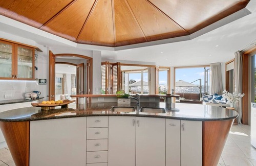 Takapuna House | Takapuna Beachfront w/Stunning Views