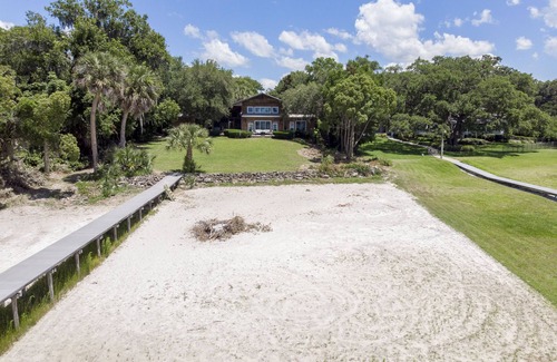 Candler House | Take a look at beautiful Cedar Lodge on Lake Weir!n