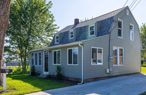 Warwick Apartment | Take in great views of the cove/marina while enjoying a meal!