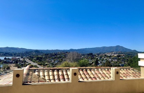 Tiburon House | Take in the San Francisco views at this quiet oasis!