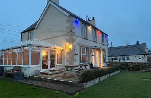 Dwyran Bed & Breakfast | Taldrwst farmhouse guest house
