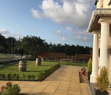 Dwyran Bed & Breakfast | Taldrwst farmhouse guest house