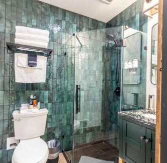 Leavenworth House | Tall Pines a cozy 1 bedroom Tiny Cabin