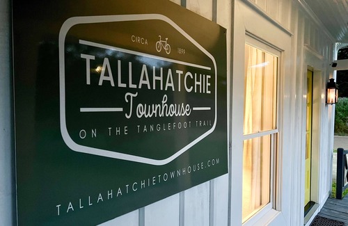 New Albany House | Tallahatchie Townhouse | Downtown ON the Tanglefoot
