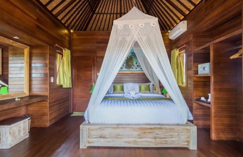 Mushroom Bay Hotel | Taman Sari Villa Lembongan bungalow #2 Twin bedroom with garden viewnn