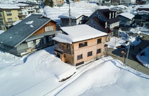 Nozawaonsen Ski Chalet | Tamanegi House luxury 4 bedroom Ski Chalet