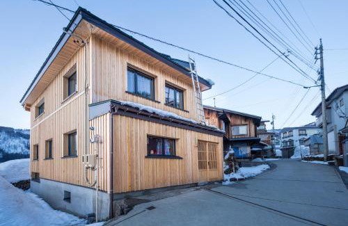 Nozawaonsen Ski Chalet | Tamanegi House luxury 4 bedroom Ski Chalet