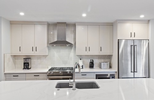 Canmore House | Tamarack Steamside Deluxe Chalet - Private Hot Tub