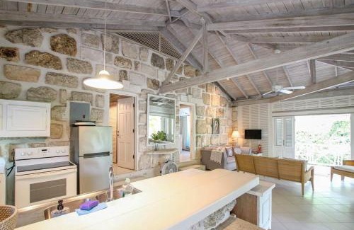 Merlin Bay House | Tamarind Cottage by Bluescape