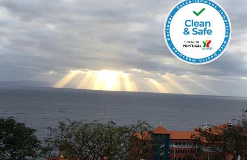 Canico Apartment | Tamariz Adventure - Sea View and Free Parking