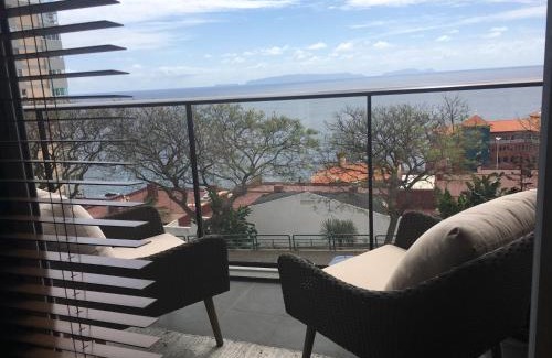 Canico Apartment | Tamariz Adventure - Sea View and Free Parking