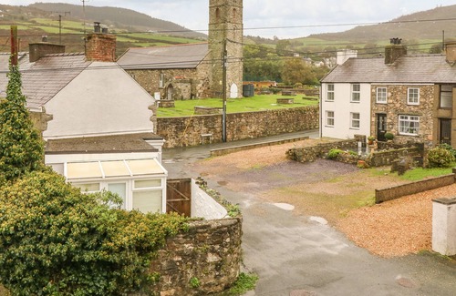 Nefyn Apartment | TAN Y BRACTY, pet friendly, country holiday cottage in Nefyn