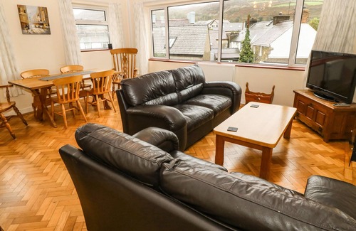 Nefyn Apartment | TAN Y BRACTY, pet friendly, country holiday cottage in Nefyn