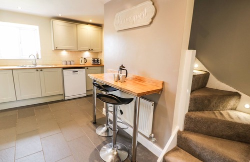 Llanrwst Cottage | TAN Y FFORDD, pet friendly, character holiday cottage in Llanrwst