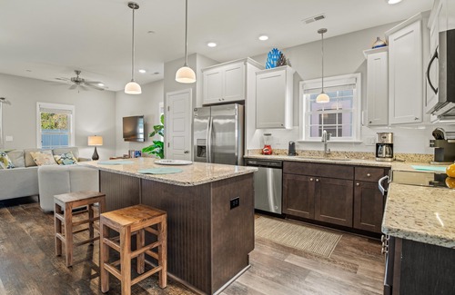 Bermuda Bay House | Tangerine Dream at Devonshire Place ,Beautiful expansive property close to the beach + great amenities