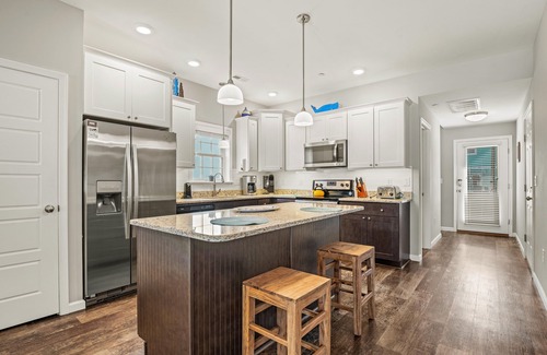 Bermuda Bay House | Tangerine Dream at Devonshire Place ,Beautiful expansive property close to the beach + great amenities