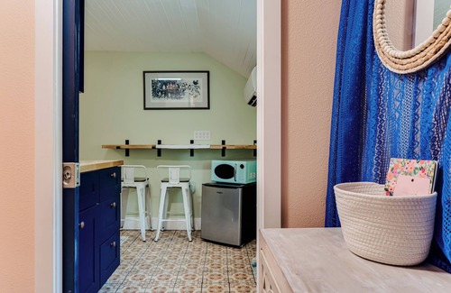 Whiteaker House | Tangerine Eugene Guesthouse - heart of Eugene, AC, bikes, near breweries/cafes