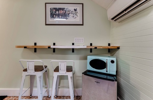 Whiteaker House | Tangerine Eugene Guesthouse - heart of Eugene, AC, bikes, near breweries/cafes