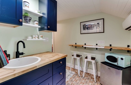 Whiteaker House | Tangerine Eugene Guesthouse - heart of Eugene, AC, bikes, near breweries/cafes