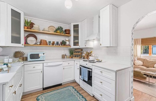Lantana House | Tank Pool, Putting Green & 1 Mile to the Beach!