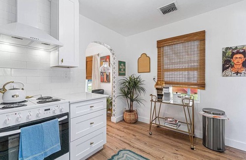 Lantana House | Tank Pool, Putting Green & 1 Mile to the Beach!